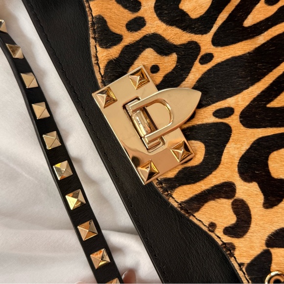 Valentino Garavani Rockstud Leopard Pony Hair Tote Bag - Picture 8 of 12